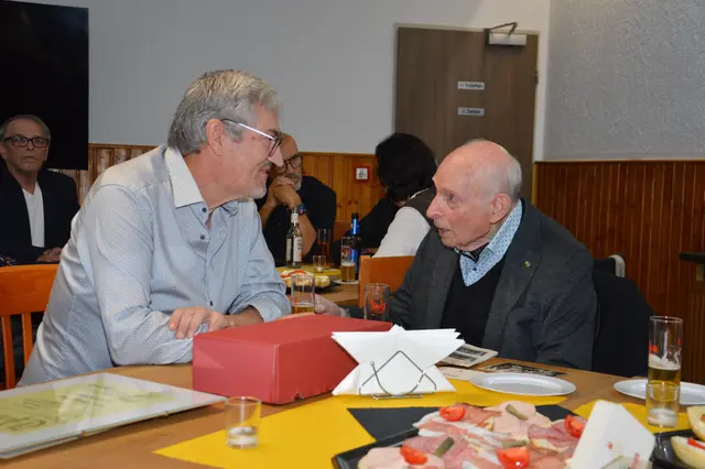 Im Jahr 1946, also noch weit vor Gründung des 1. FC Köln, wurde Helmut Köhnen Mitglied des VfR Bachem und schnürte hier ab der C-Jugend die Fußballstiefel. Er hat viel zu erzählen aus der Geschichte des Vereins. | Foto: jld