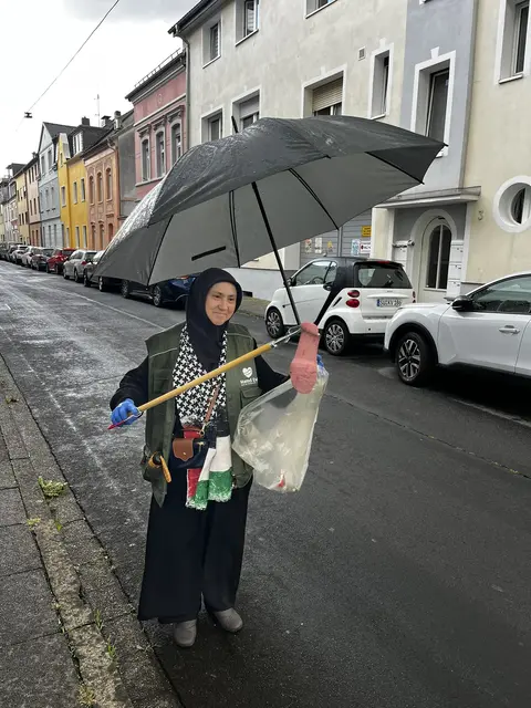 Fadmana Ari überrascht beim Sammeln von Schuhsohlen auf der Straße | Foto: Verein