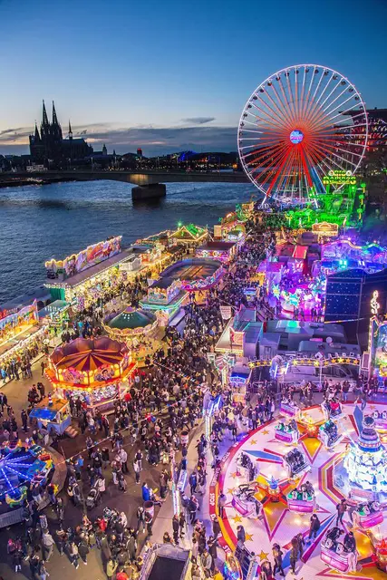Vom Riesenrad aus bietet sich ein toller Blick auf die Kölner Altstadt. | Foto: zVg