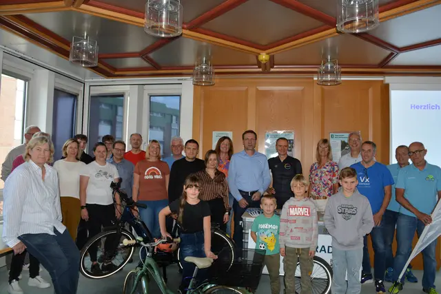 Gruppenbild bei der Siegerehrung für das Stadtradeln 2026. Foto: Stadt Leverkusen