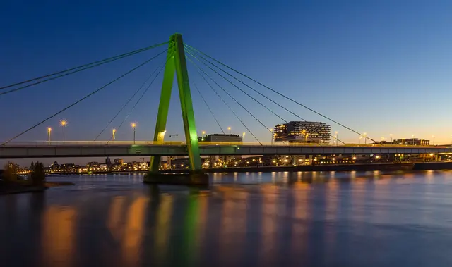 Die Severinsbrücke | Foto: SimonsArt-PhotoVideo - stock.adobe.com