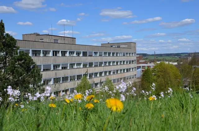 Inmitten des Bergischen Landes gelegen: die Helios Klinik Wipperfürth | Foto: Helios Klinik Wipperfürth