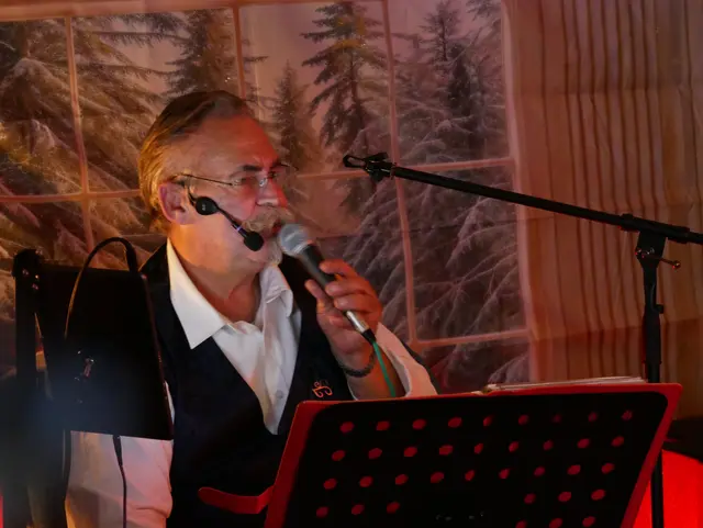 Foto von der Lesung von Joe Sturm in der Adventszeit unter dem Titel "Heimatsprooch" in Mines Spatzentreff.  | Foto: Anita Brandtstäter