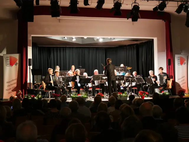 Das 1. Akkordeon-Orchester Hürth-Gleuel e.V. unter Pavel Schickmann beim Jahreskonzert 2024.  | Foto: Anita Brandtstäter