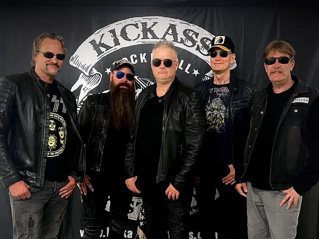 Die Brühler Band Kickass Bastards gibt ein Nachholzkonzert im C'est la Vie - im Rahmen des 14. Wesselinger Musikfestivals RheinKlang 669.  | Foto: Uwe Schunk