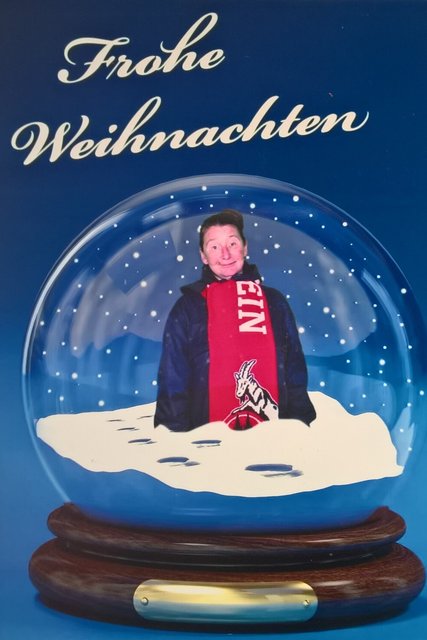 Ich wünsche allen ein besinnliches Weihnachtsfest un ein gesundes neues Jahr.Auch für den FC Köln erfolgreiche Spiele und hoffentlich den Aufstieg.

Heike Löhrer