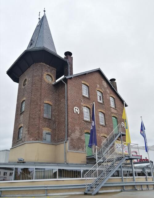 Der Sudturm, früher der Mittelpunkt der Giesler-Brauerei. 
Heute der Mittelpunkt der Giesler-Galerie und Stammquartier der Fidele Bröhler Falkenjäger.  | Foto: Heike Löhrer 