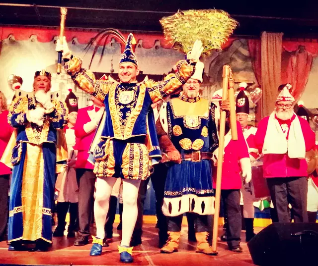 Auftritt im Tanzsportzentrum auf der Senioren-Sitzung der Treuen Husaren Brühl.  | Foto: Heike Löhrer