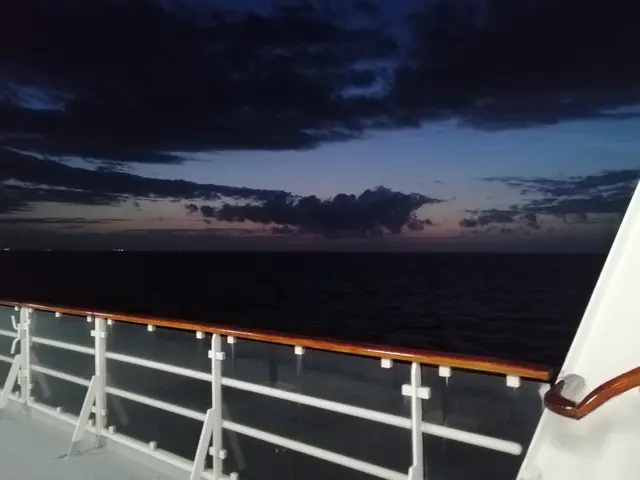 Die Sonne verschwindet. Abendhimmel in Norwegen.  | Foto: Heike Löhrer